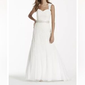 David's Bridal Ivory Lace Wedding Gown with Keyhole Back